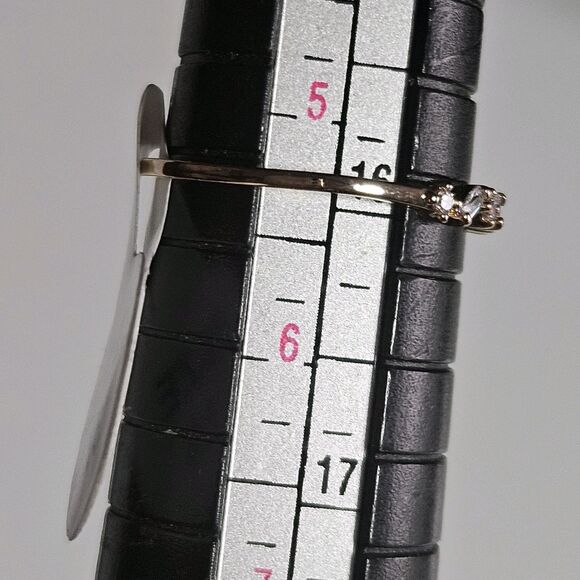 *Sale* Gold Tone Dainty Clear Round And Rectangular Rhinestone Ring Size 5.25 - Picture 7 of 12